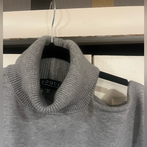 Eloquii Gray Cold Shoulder Turtleneck Sweater - Plus size 26 28 - Picture 3 of 9
